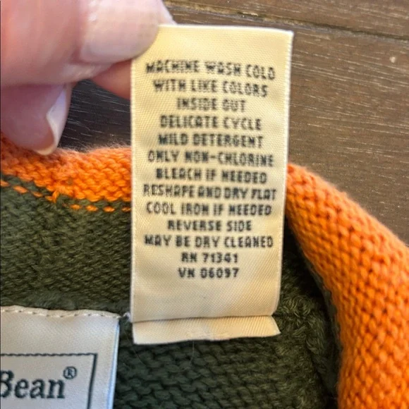 LL Bean Dark Green/ Orange Fox Cotton Long Sleeved Sweater - Picture 4 of 4